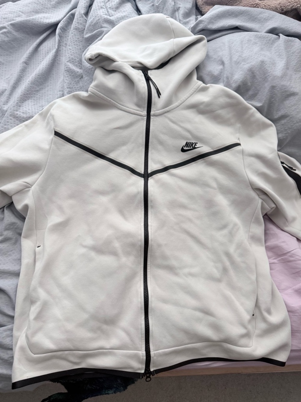 Nike men cream Hooded tech fleece Full-Zip Jacket with Black Accents